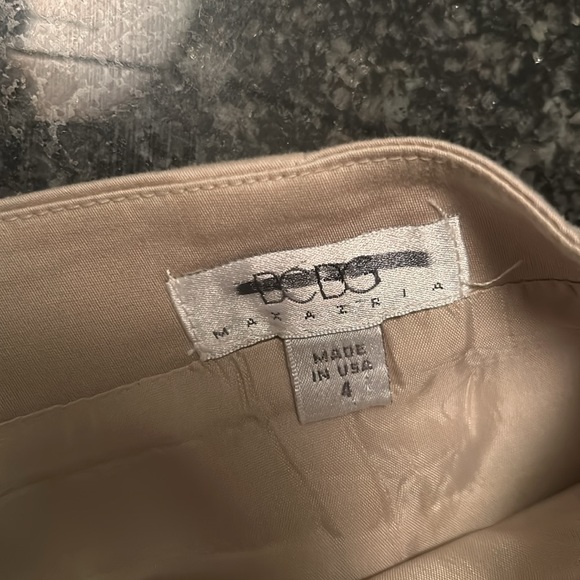 BCBG MAXAZRIA BEIGE MINI SKIRT SIZE 4 WITH TWO BACK POCKETS WITH SMALL SLIT - Picture 3 of 3